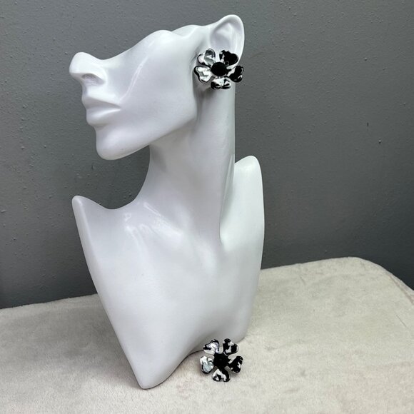 Floral Earrings Black White Marbled Braided Center Large Daisy Heart Shape Petal - Picture 3 of 5